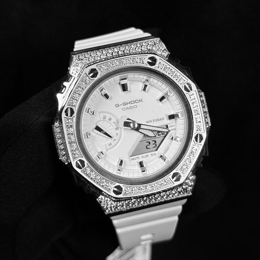 Relógio Cravejado CasiOak #02 C/ Brilhantes - Pulseira Branca