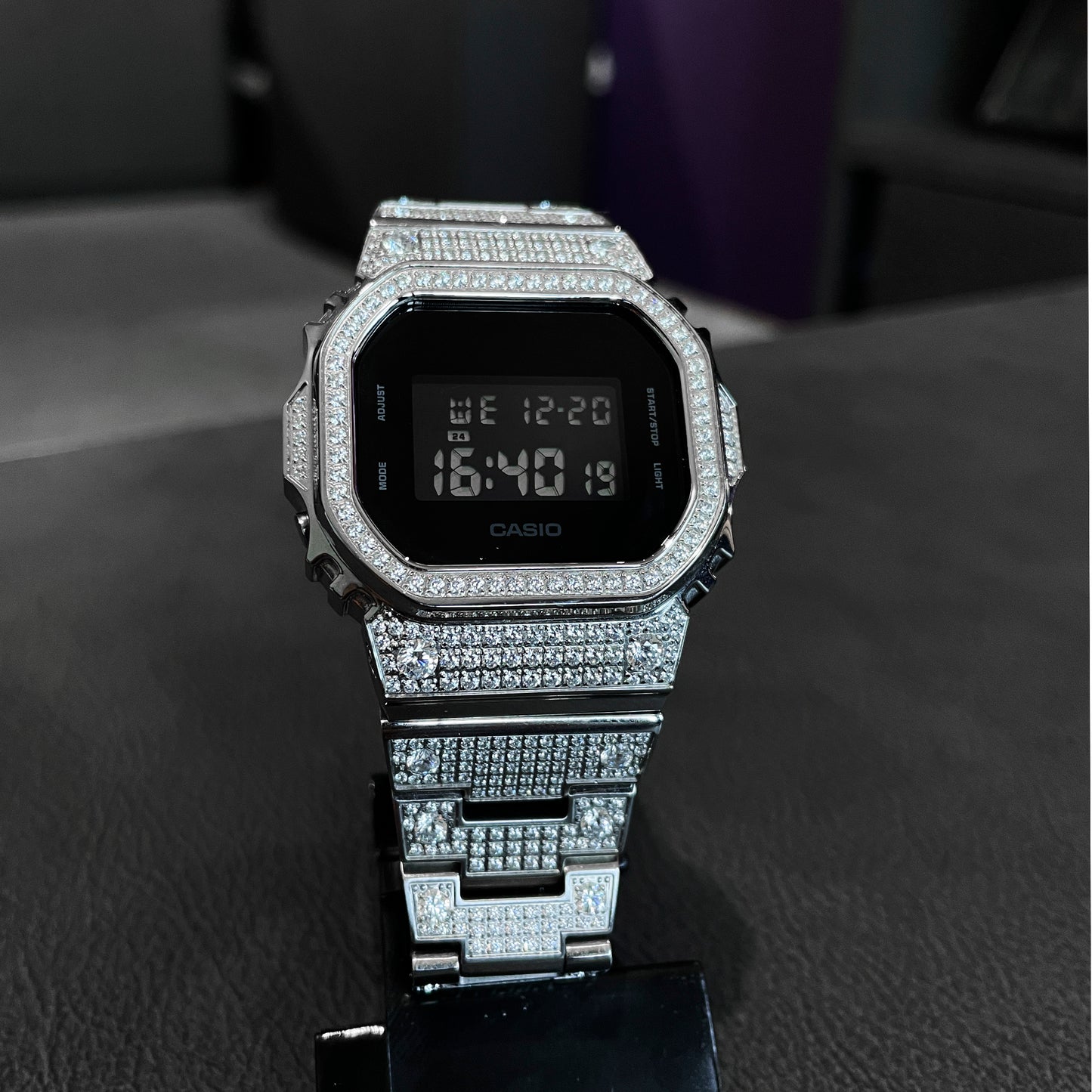DW5600 Cristalian Edition – Relógio Full Custom Cravejado com Brilhantes VVS