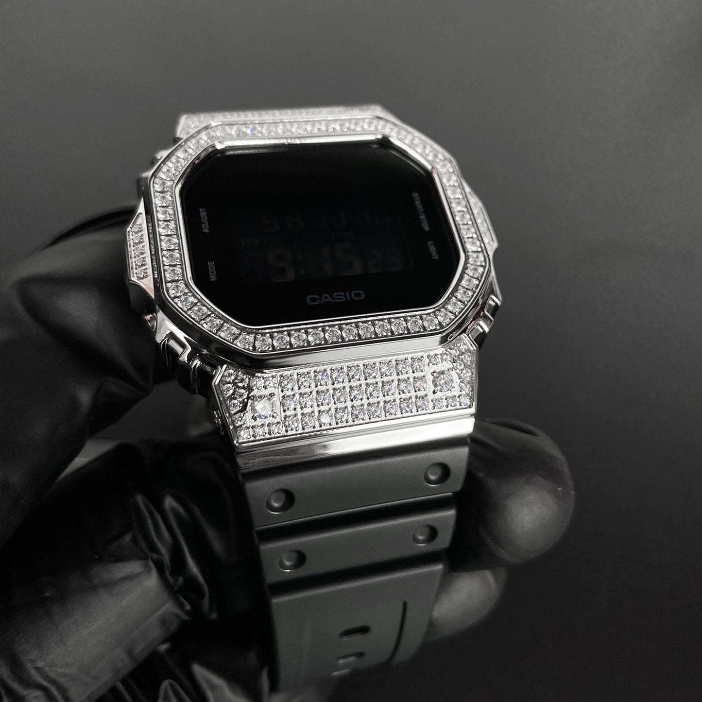 DW5600 Cristalian Edition – Bezel Cravejado com Brilhantes VVS