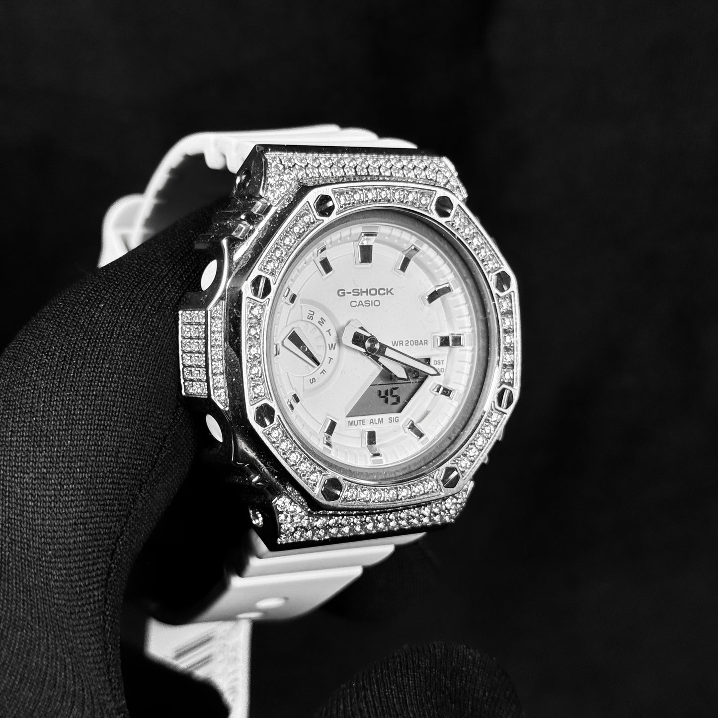Relógio Cravejado CasiOak #02 C/ Brilhantes - Pulseira Branca