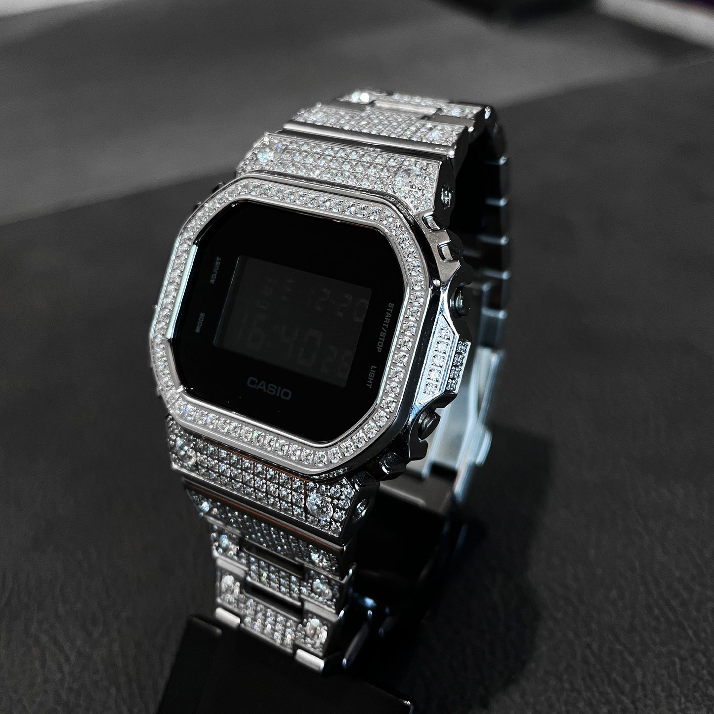 DW5600 Cristalian Edition – Relógio Full Custom Cravejado com Brilhantes VVS