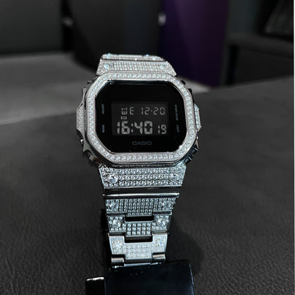 DW5600 Cristalian Edition – Relógio Full Custom Cravejado com Brilhantes VVS