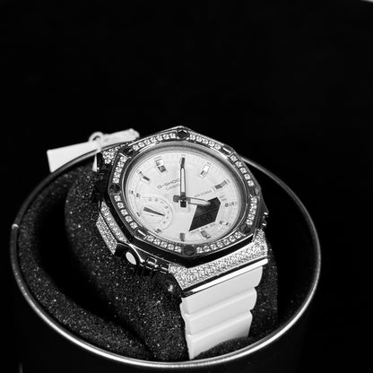 Relógio Cravejado CasiOak #02 C/ Brilhantes - Pulseira Branca