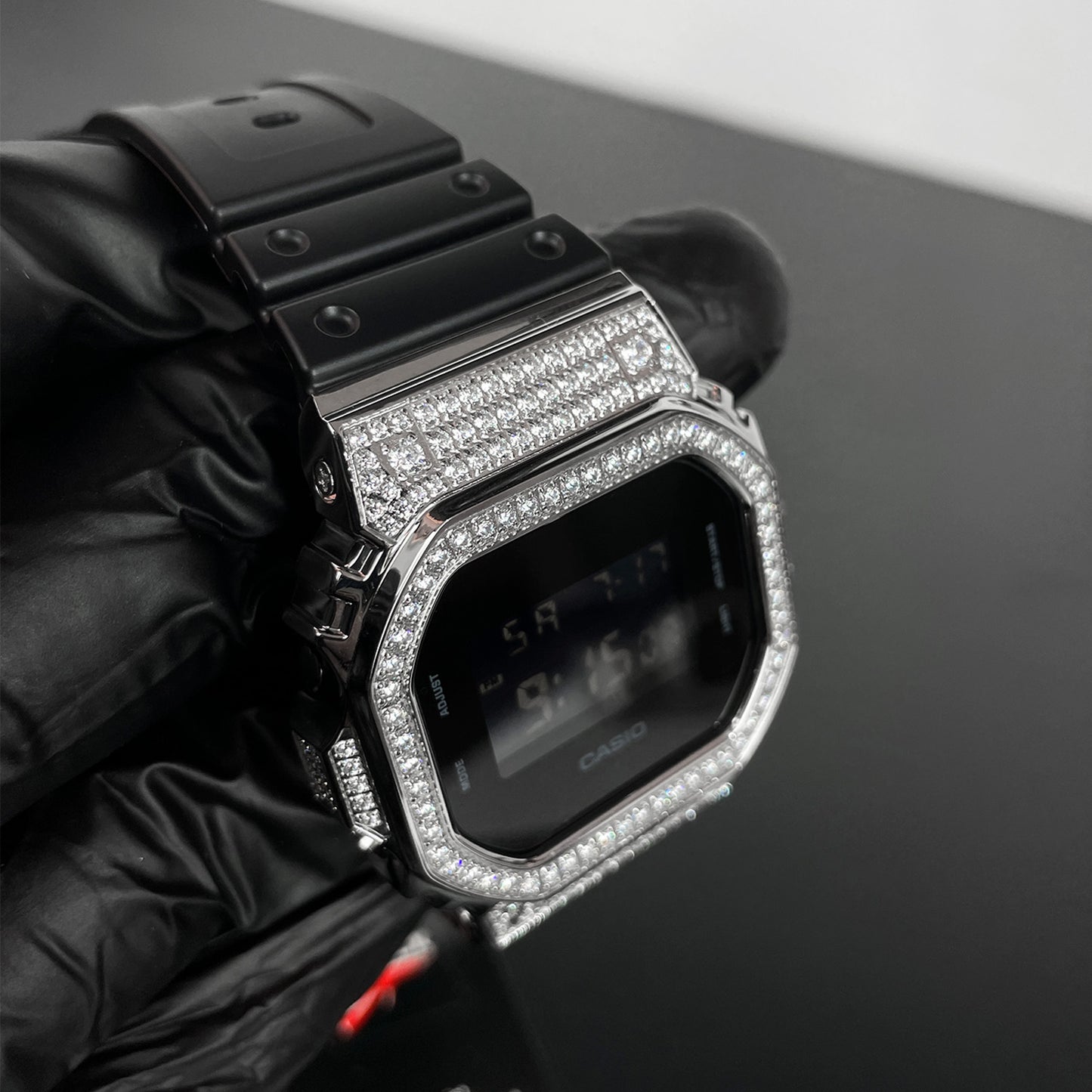 DW5600 Cristalian Edition – Bezel Cravejado com Brilhantes VVS