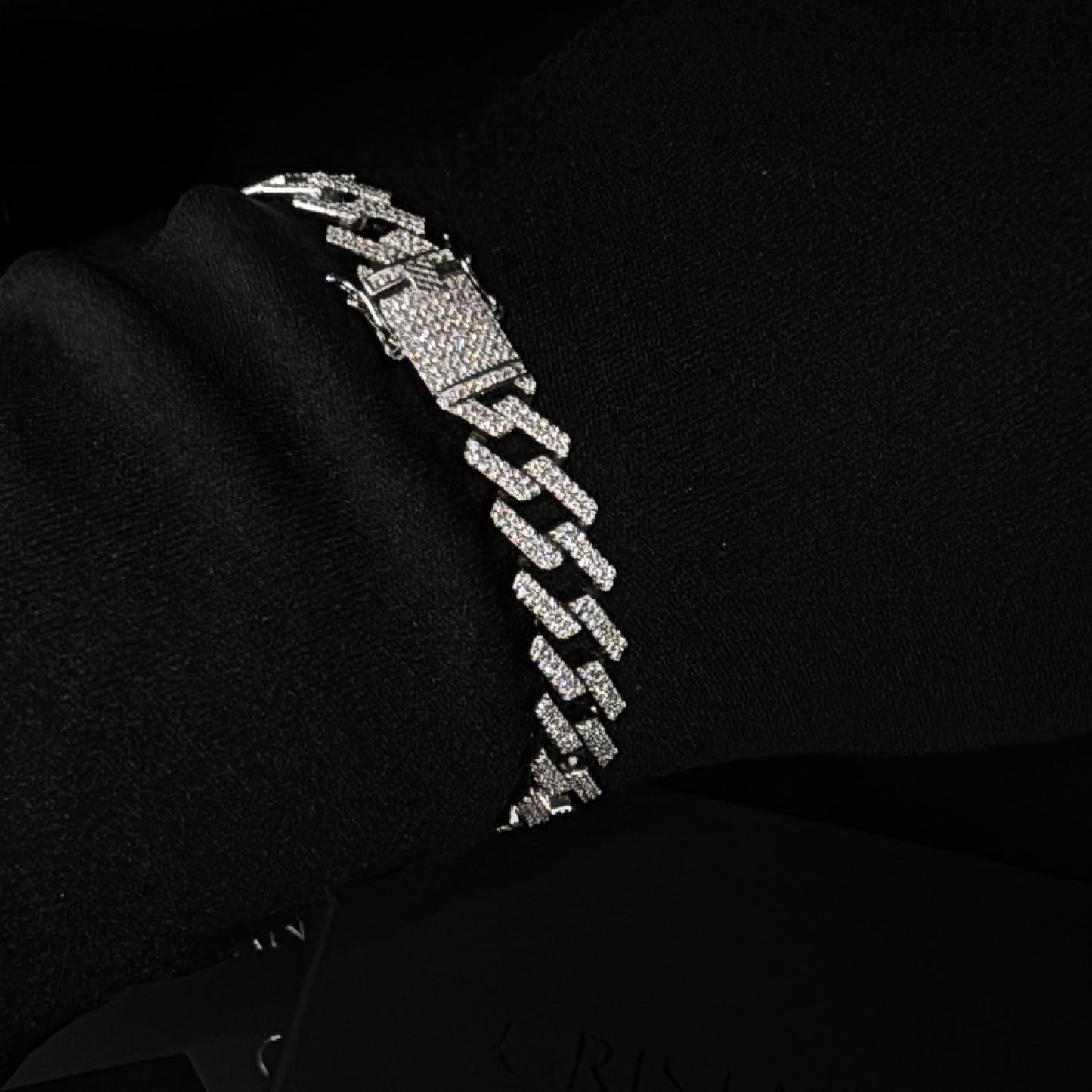 Pulseira Cravejada "KEEF" Cubana 10mm - Prata 925 - Brilhantes Flawless (VVS+)