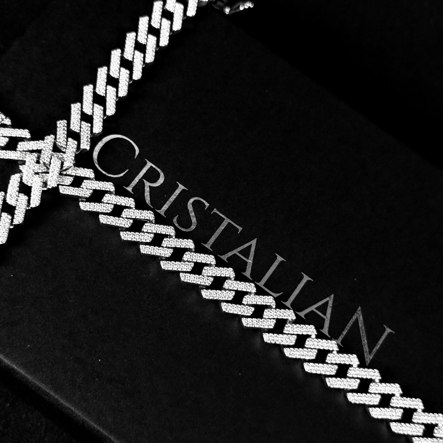 Pulseira Cravejada "KEEF" Cubana 10mm - Prata 925 - Brilhantes Flawless (VVS+)