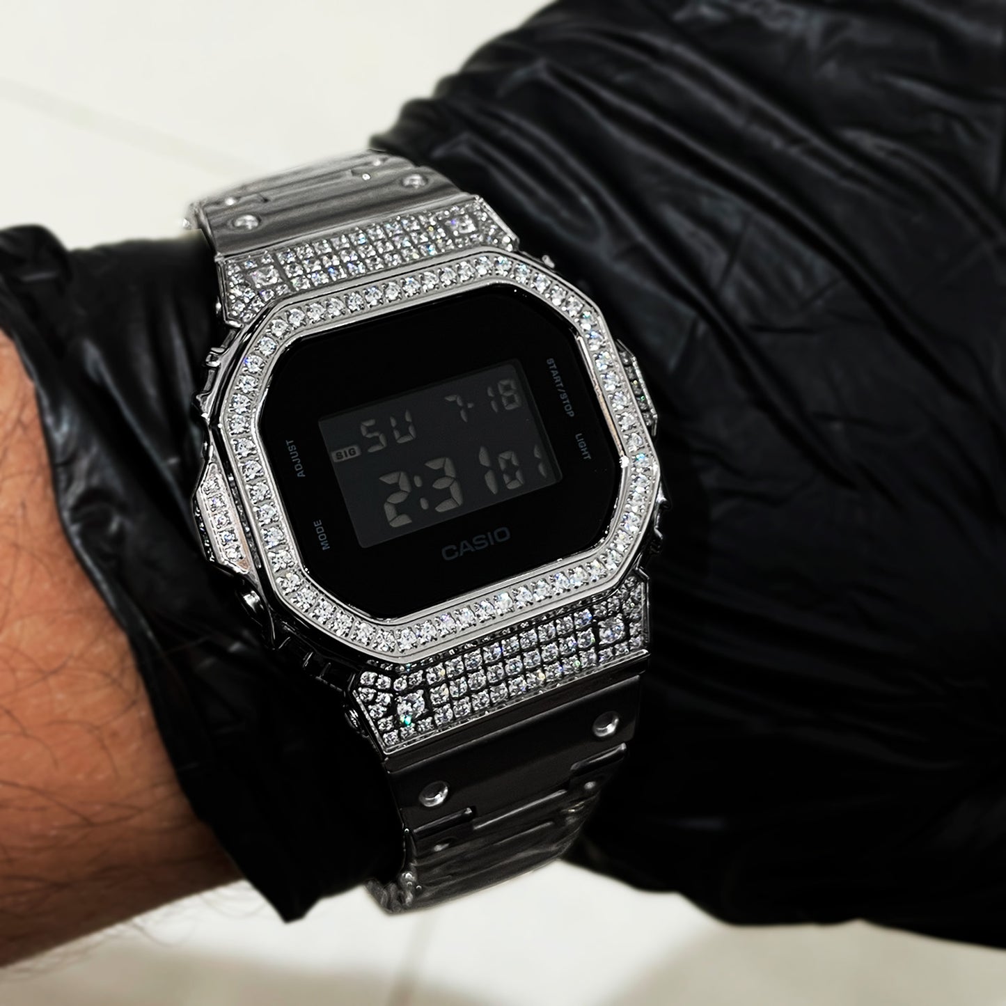 DW5600 Cristalian Edition – Bezel Cravejado com Brilhantes VVS + Pulseira Inox Premium